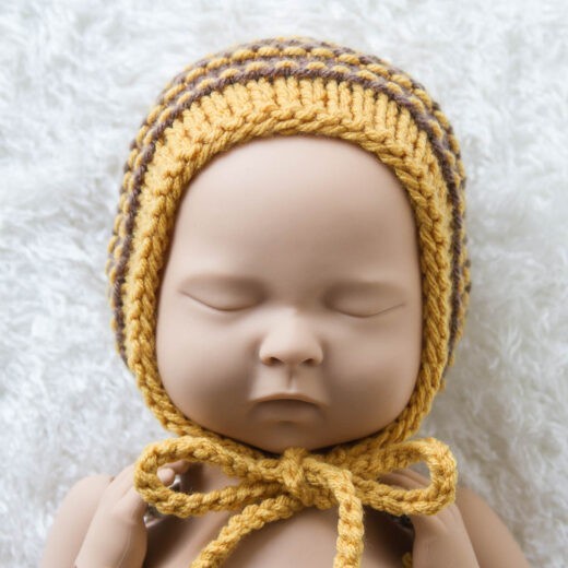 Miodowo-brązowa czapeczka bonetka dla noworodka